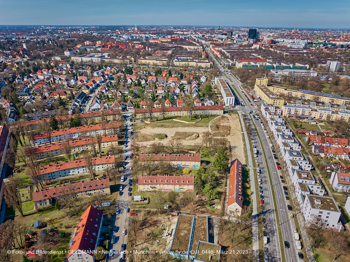 21.03.2023 - Luftbilder von der Baustelle Maikäfersiedlung in Berg am Laim